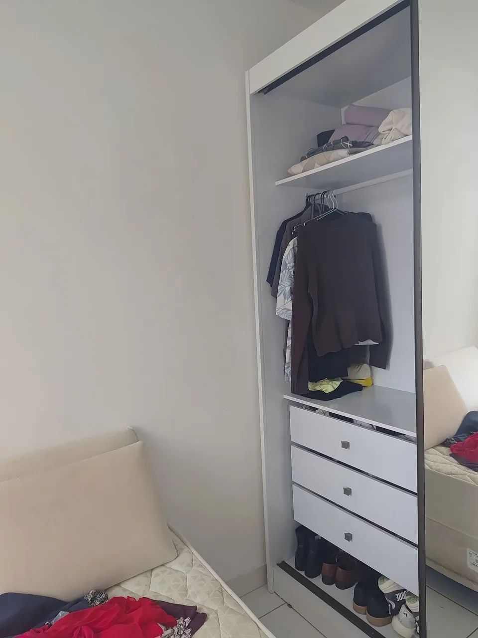 Guarda-roupa usado com espelho - Foto 3