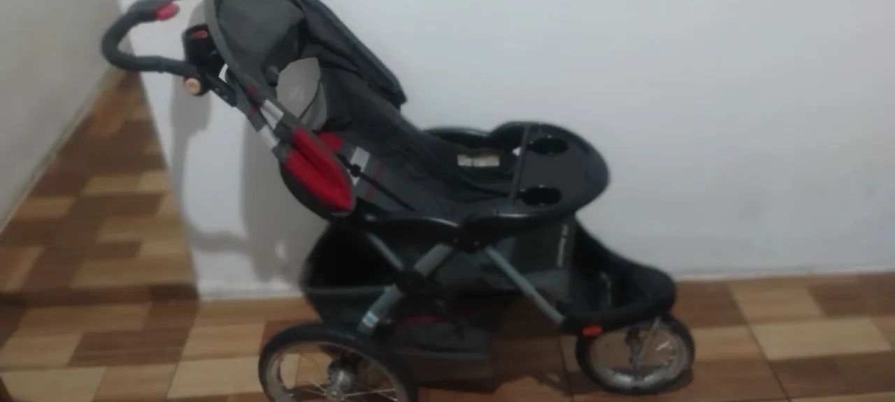Carrinho de bebê com rodas de pneu - Foto 2