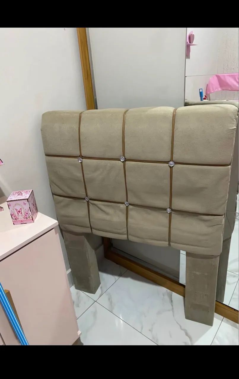 Cabeceira estofada (cama de solteiro)