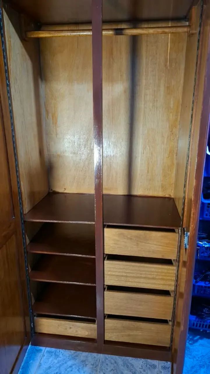 Guarda roupa de madeira pura  - Foto 5