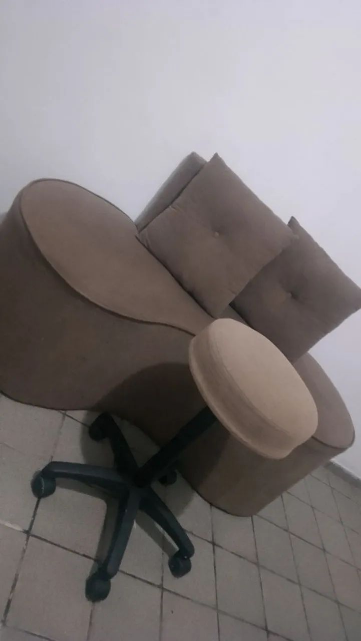Vendo sofá + Banquinho  - Foto 2