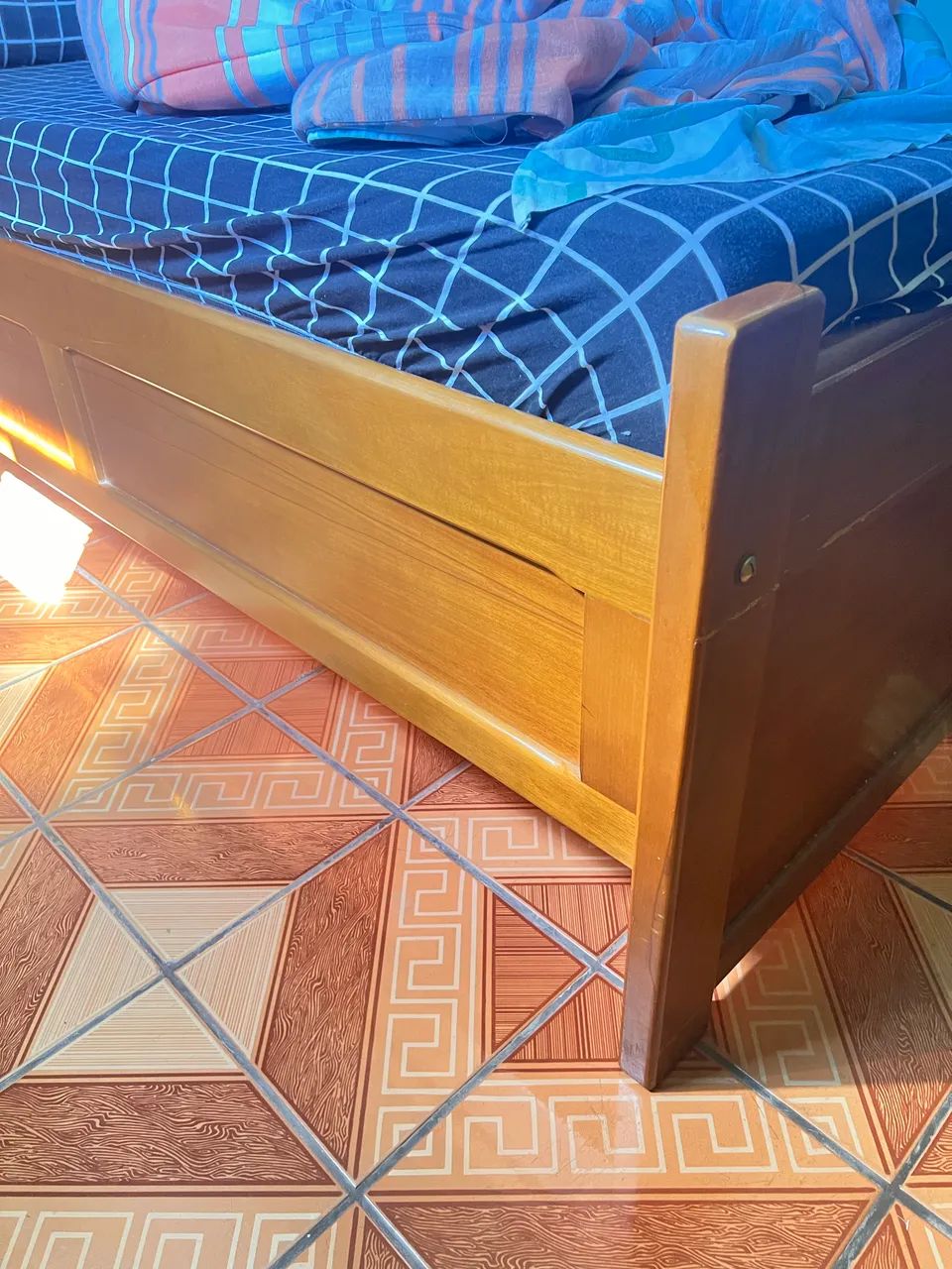 Cama de madeira maciça usada  - Foto 3