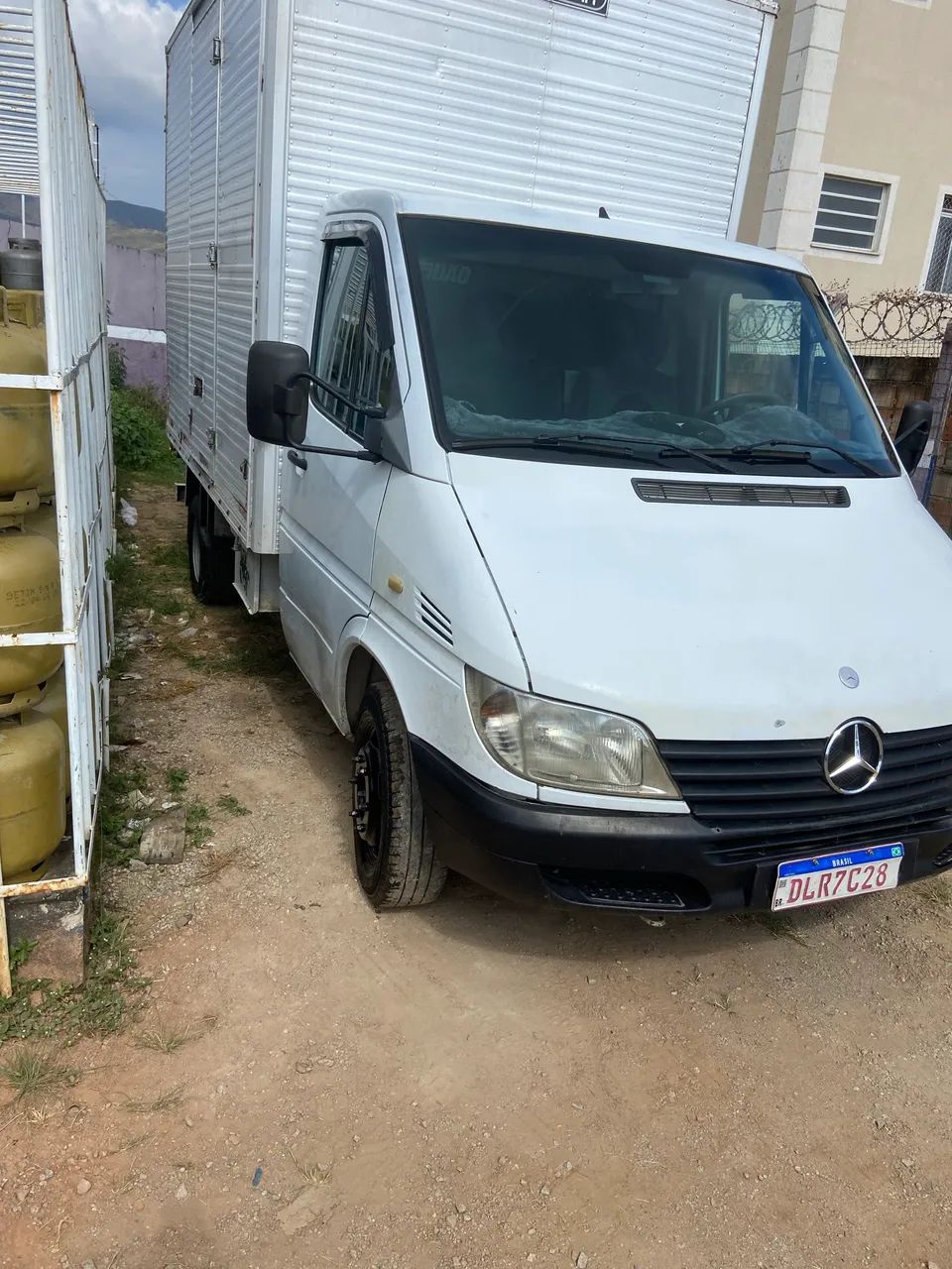 Vende caminhão baú - Foto 2