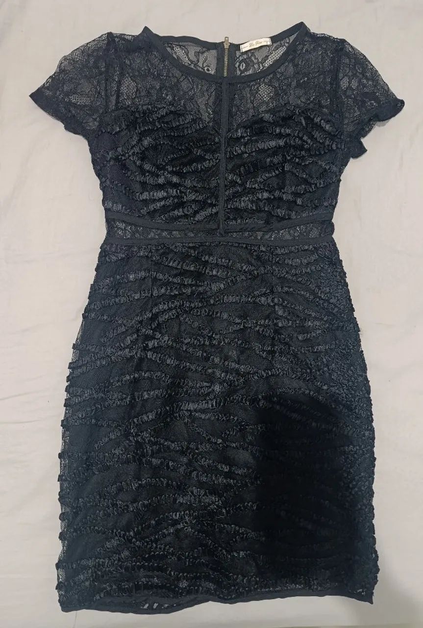Vestido social com renda