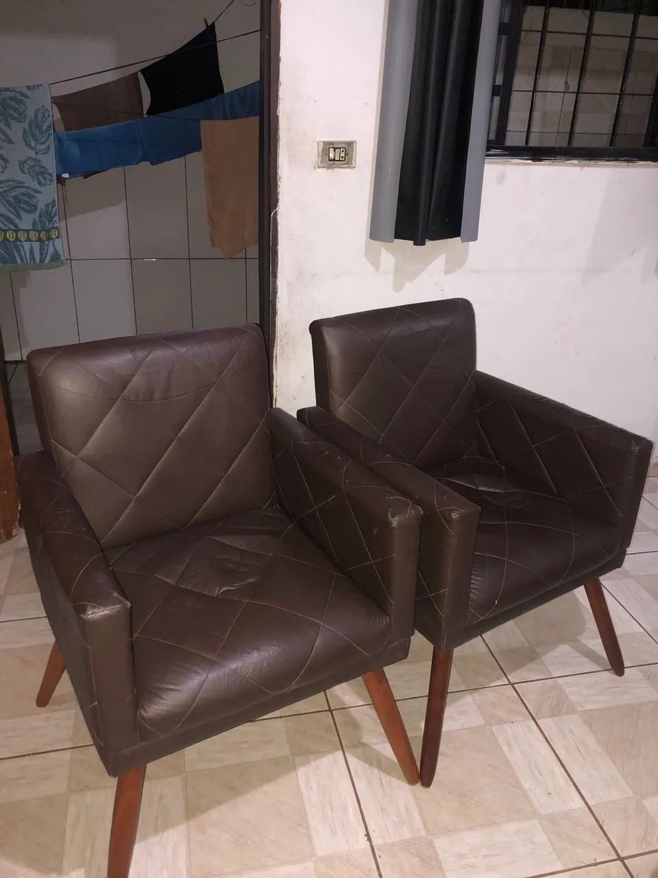 Vendo 2 duas poltronas 