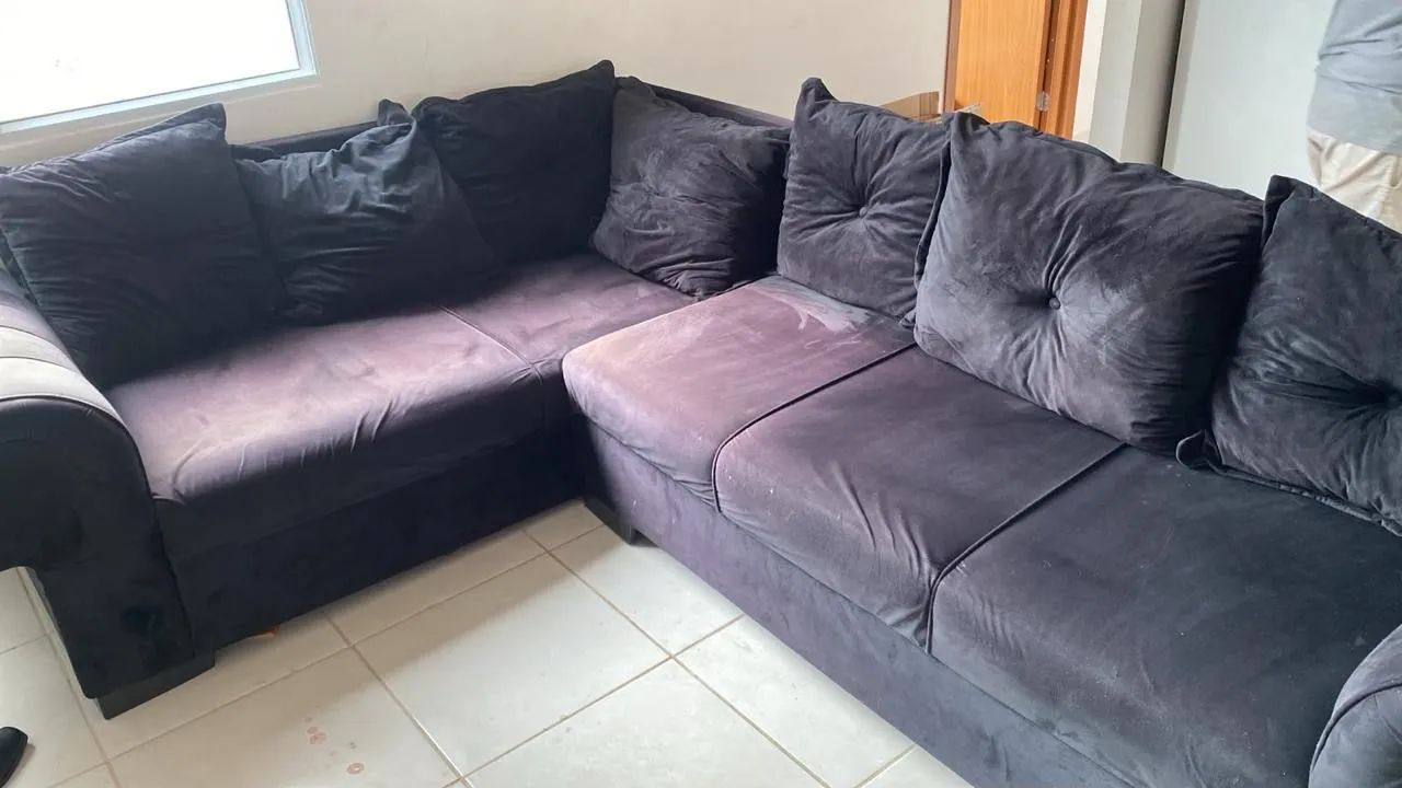 SOFÁ 5 LUGARES + PUFF QUE ACOMPANHA