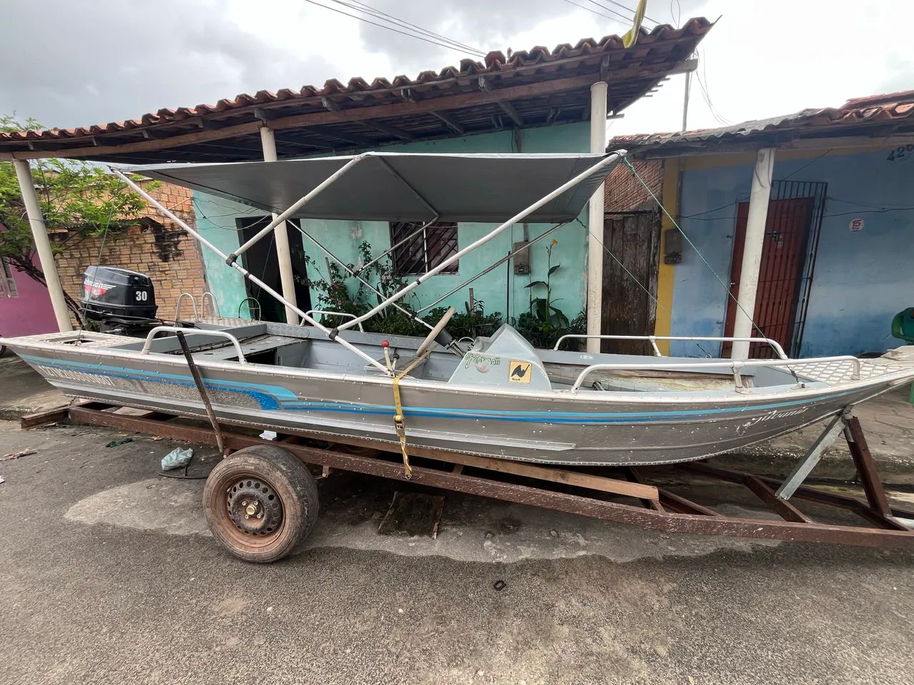 Vende-se lancha com motor 30hp johnson na partida com comando a distância  - Foto 3