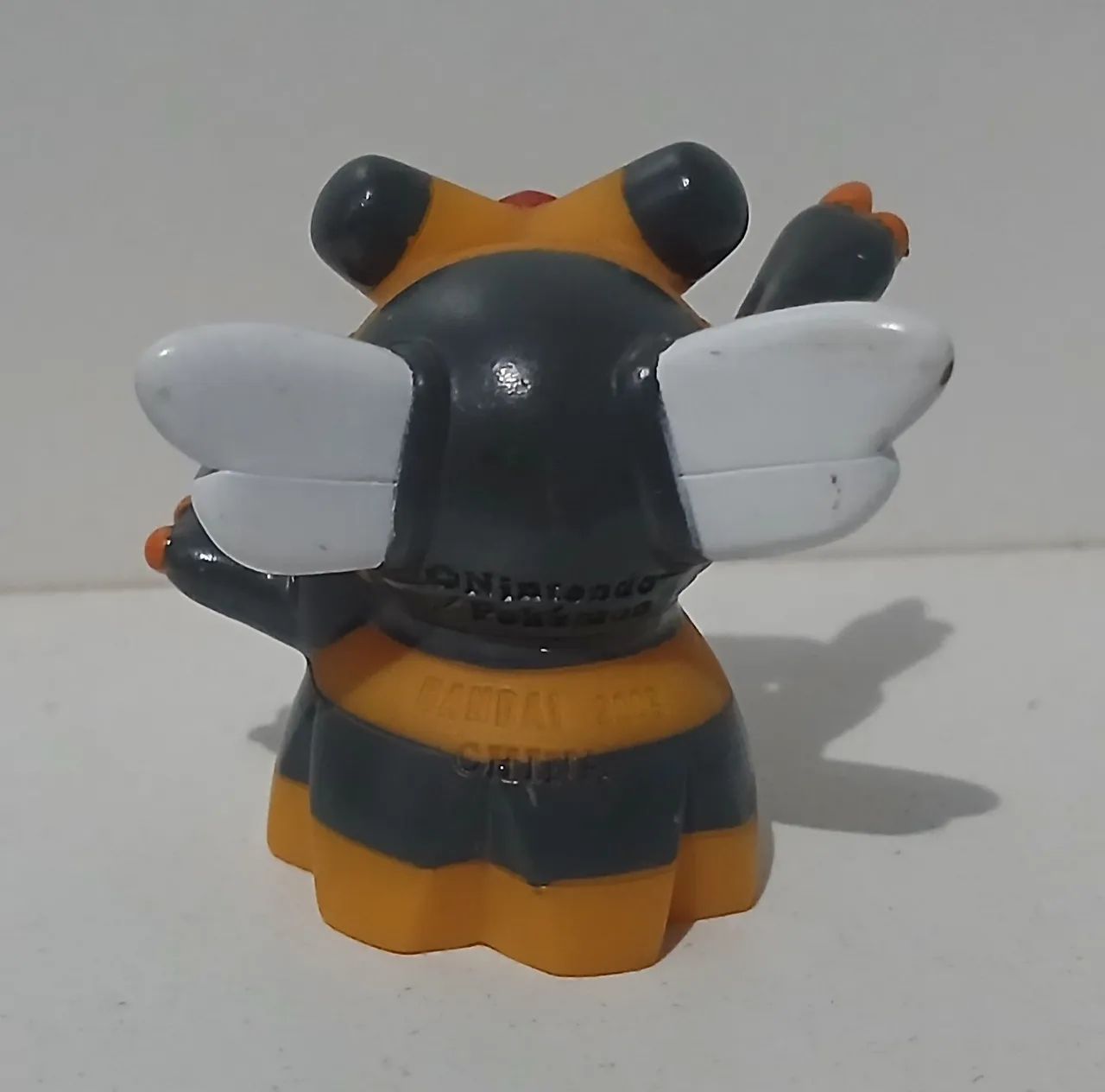 BONECO MINIATURA DEDOCHE POKEMON VESPIQUEN - Foto 2