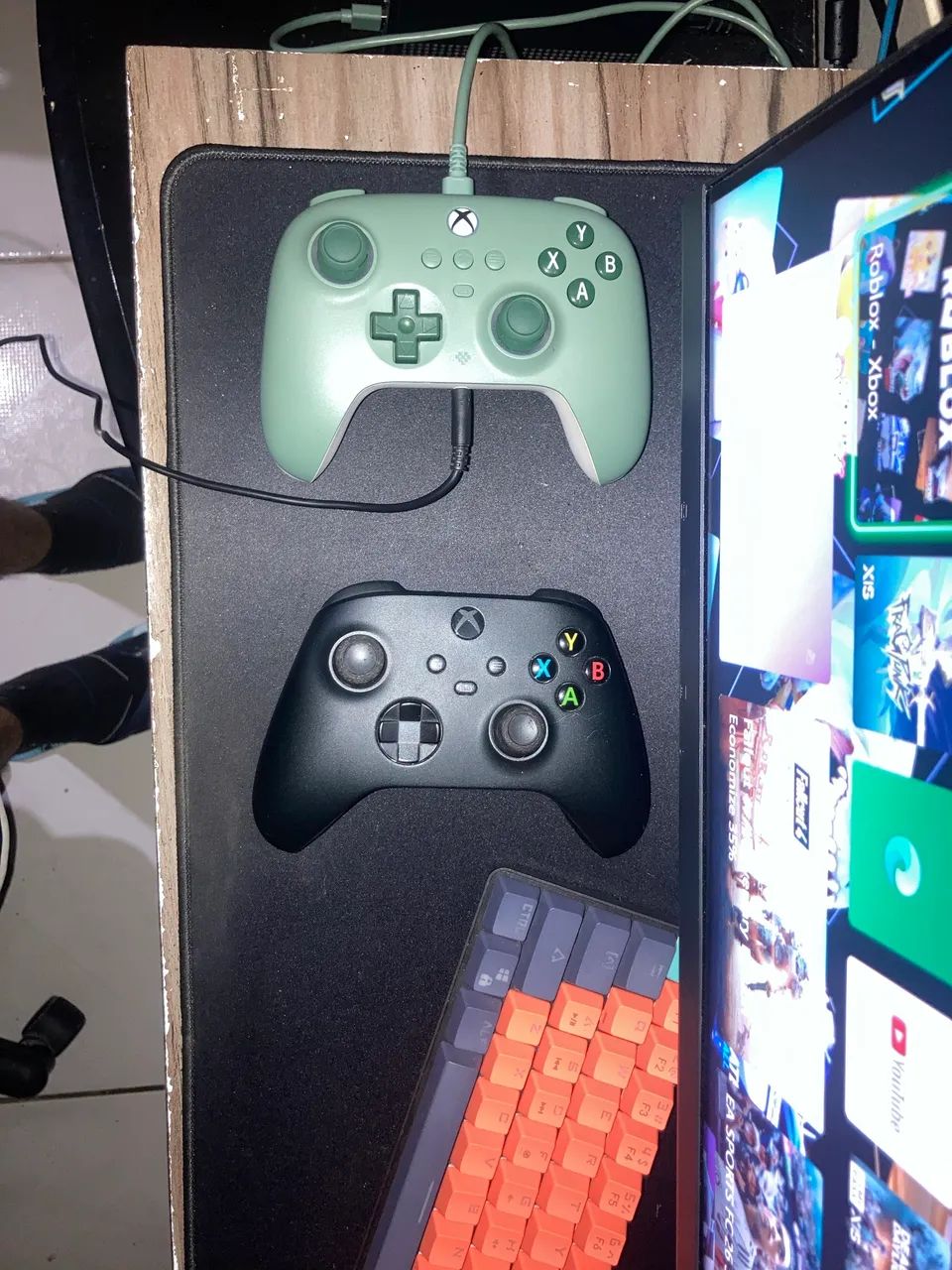 Xbox series s carbon black 1 tb e 2 controles - Foto 3