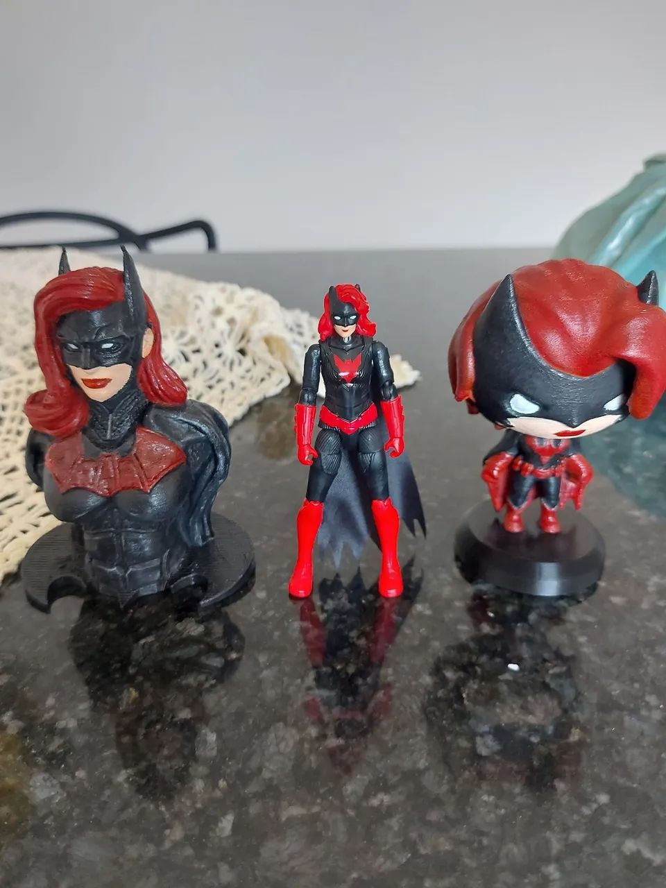 Kit Lote Batwoman DC Comics - Action Figure + Busto 3D + Miniatura