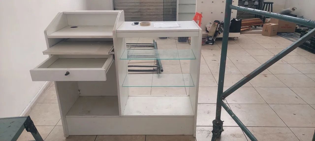 Balcão Expositor Multiuso - Branco com Vidro e Gavetas - Foto 2