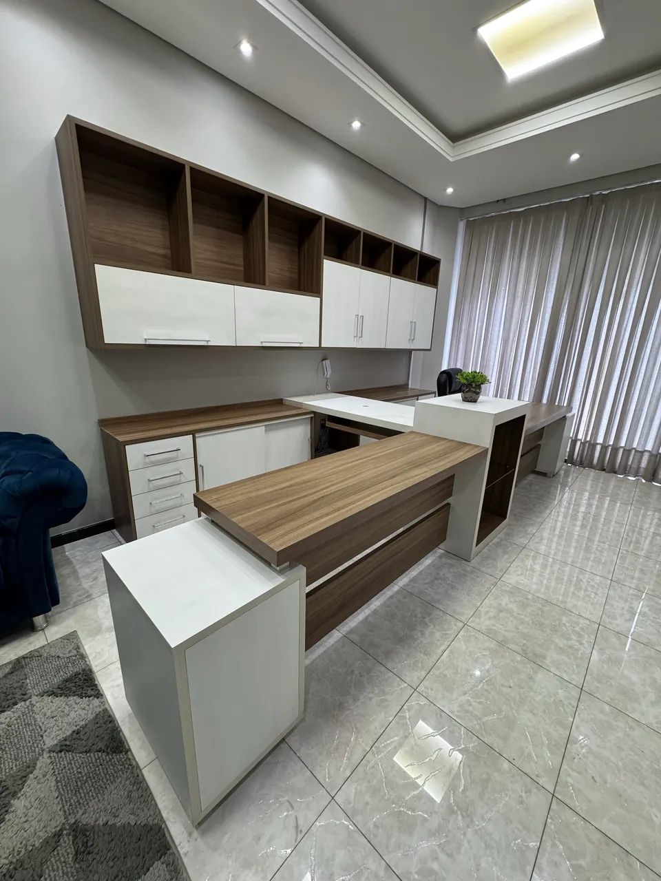 Estação de trabalho com armários 446520423350937601