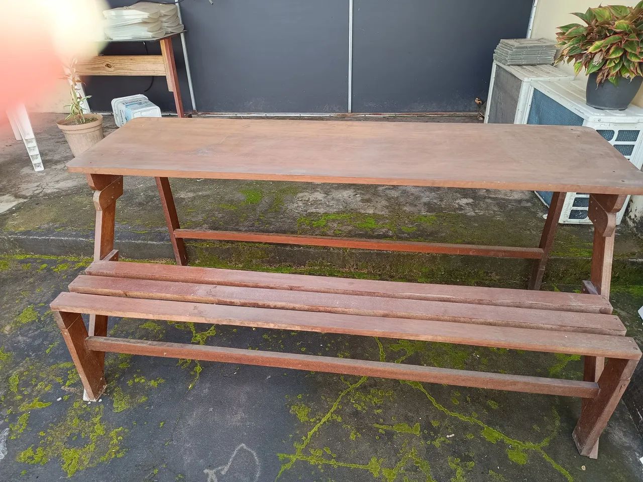 Mesa de madeira nobre com banco - Foto 2
