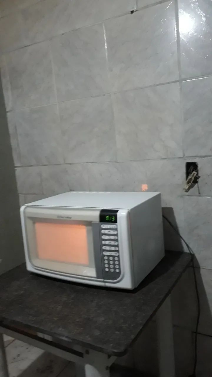 Microondas Electrolux 30 litros funcionando perfeitamente.  - Foto 2