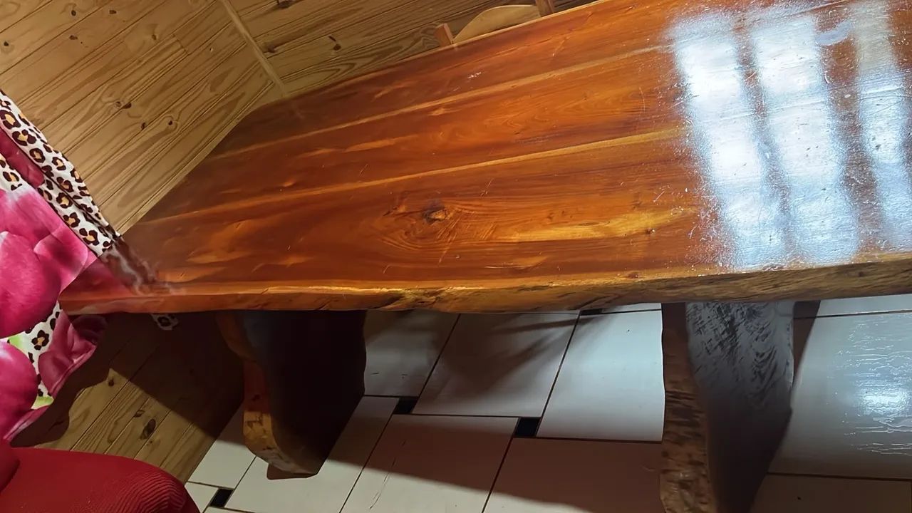 Vendo Mesa Rústica de Cedro - Foto 4