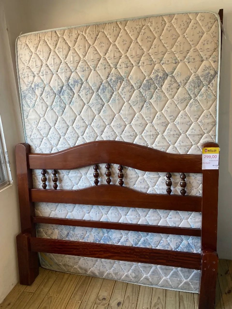 Cama de madeira mais colchão 