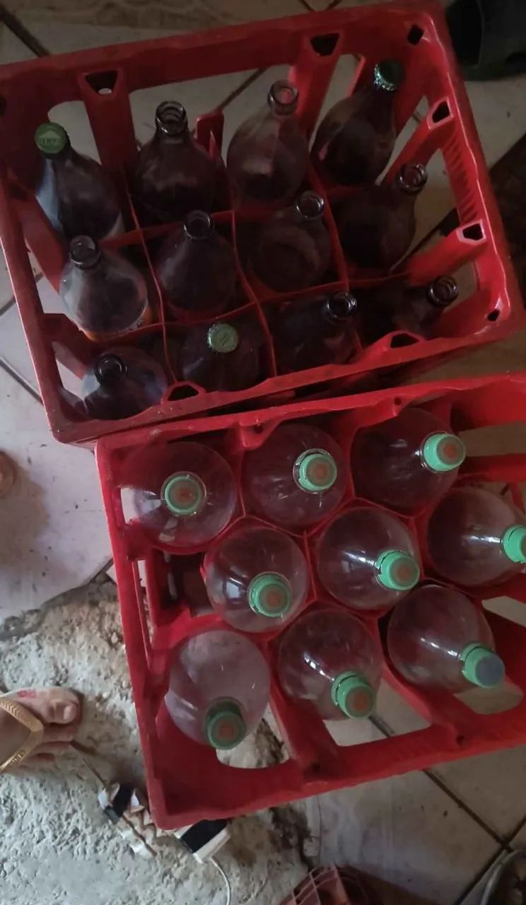 4 GRADES DE COCA COLA SENDO 2 DE 1 LITRO E 2 DE 2 LITROS  - Foto 2