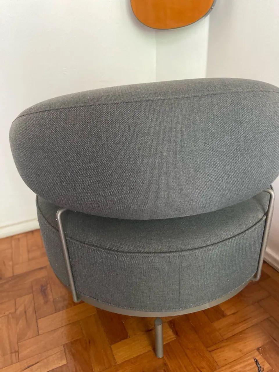 Poltrona Giratória com mesa de apoio - Foto 4