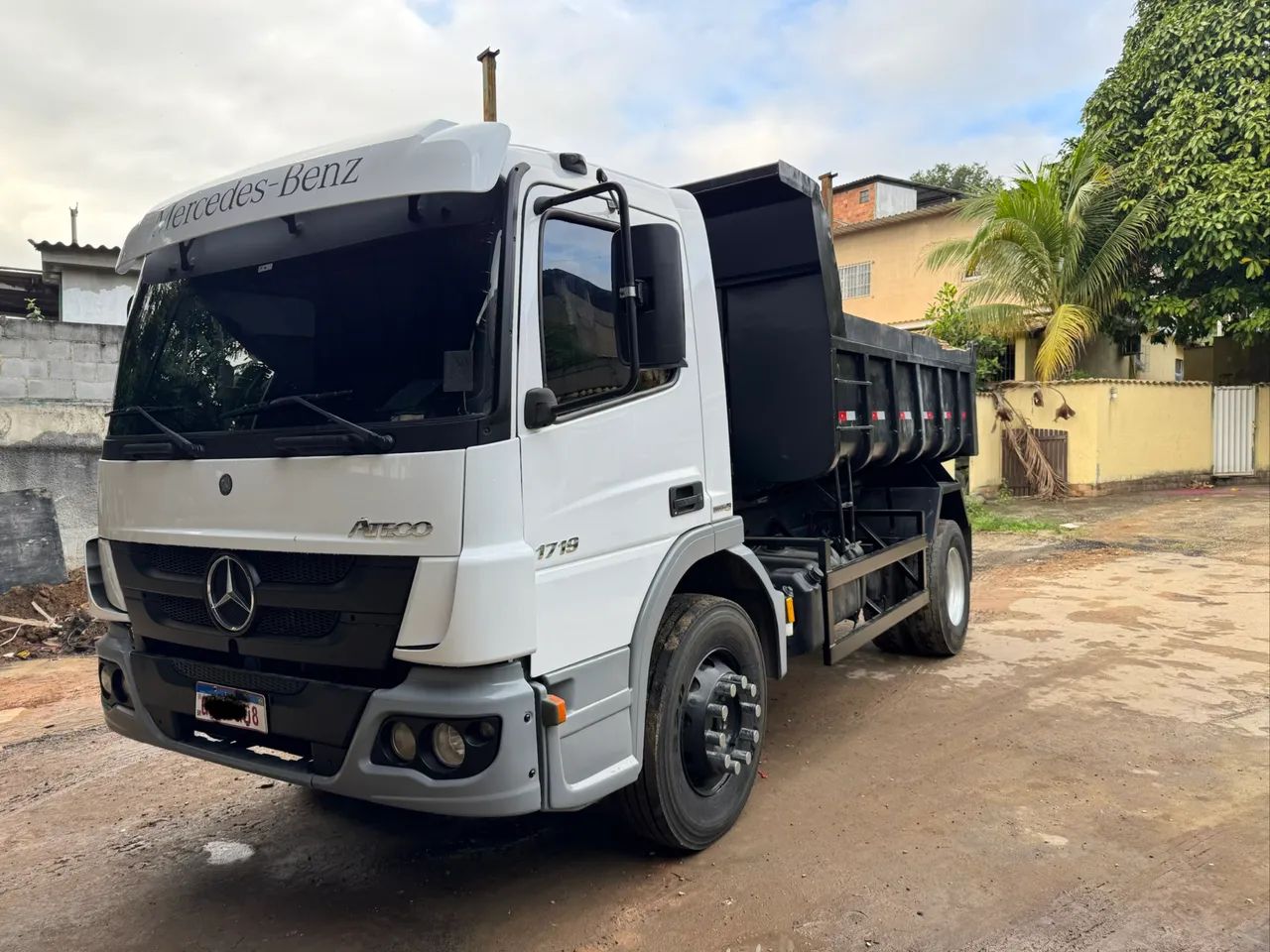 MB 1719 Atego 2016 caçamba toco