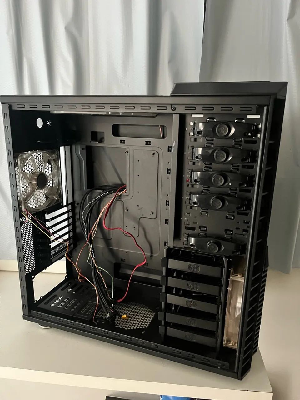 Gabinete HAF 932. Cooler master V10