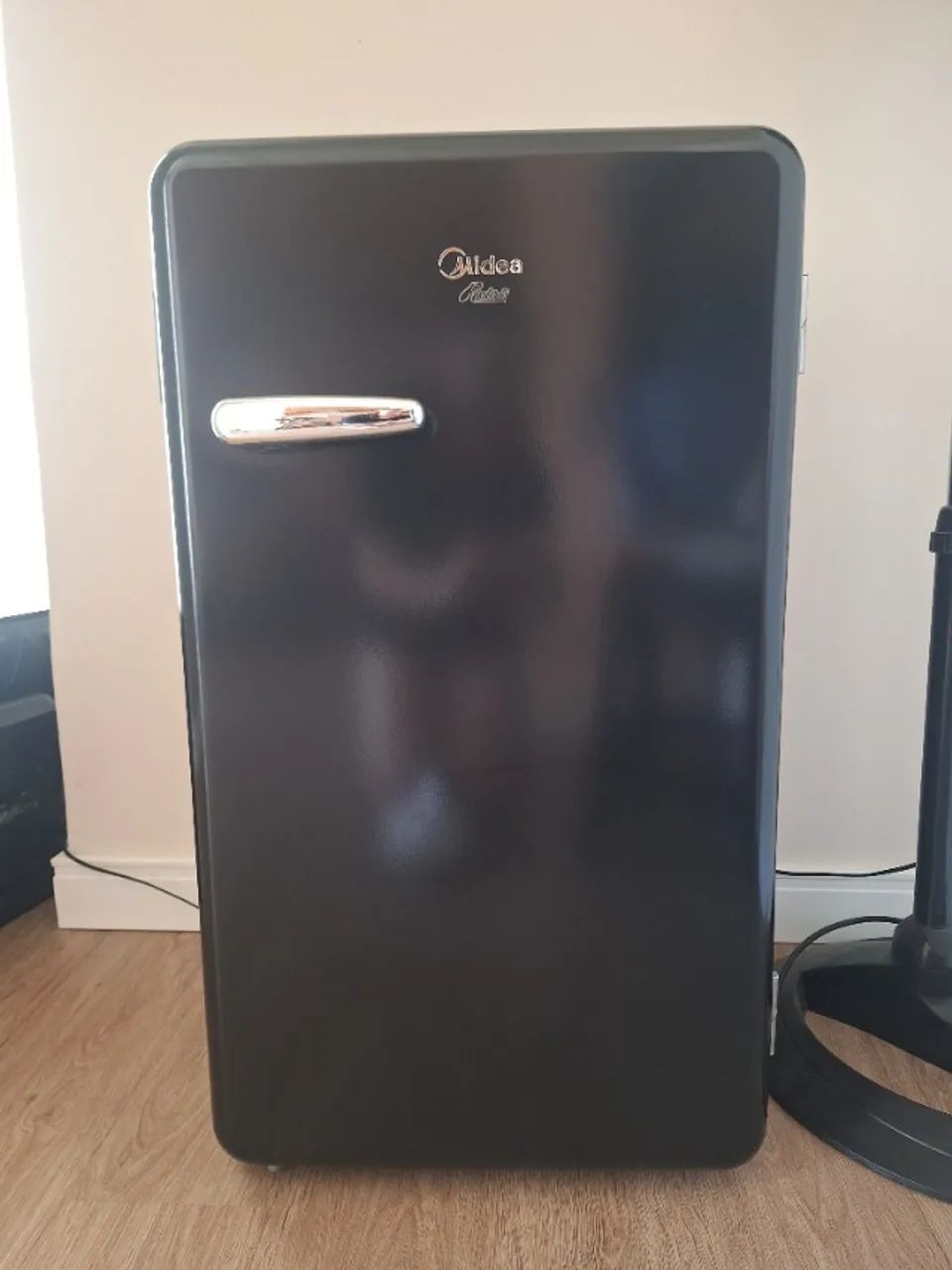 Frigobar Midea retro