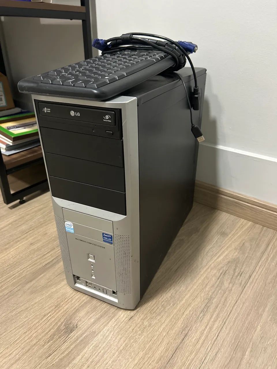 Monitor SAMSUNG S19C300 18.5 Polegadas | CPU funcionando junto com os cabos e 1 teclado  - Foto 4