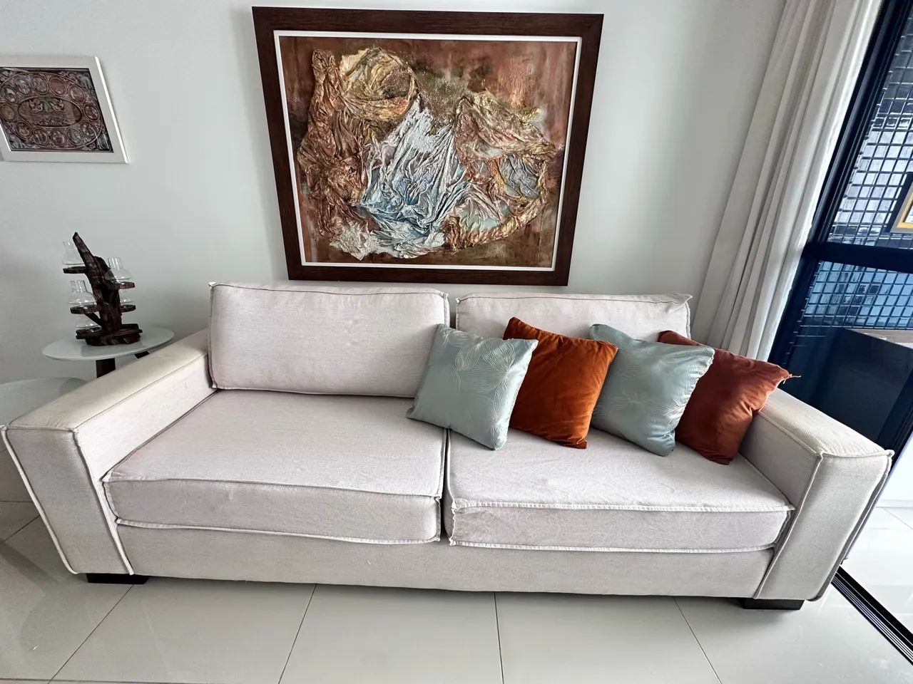 Sofá Bretonwood com almofadas