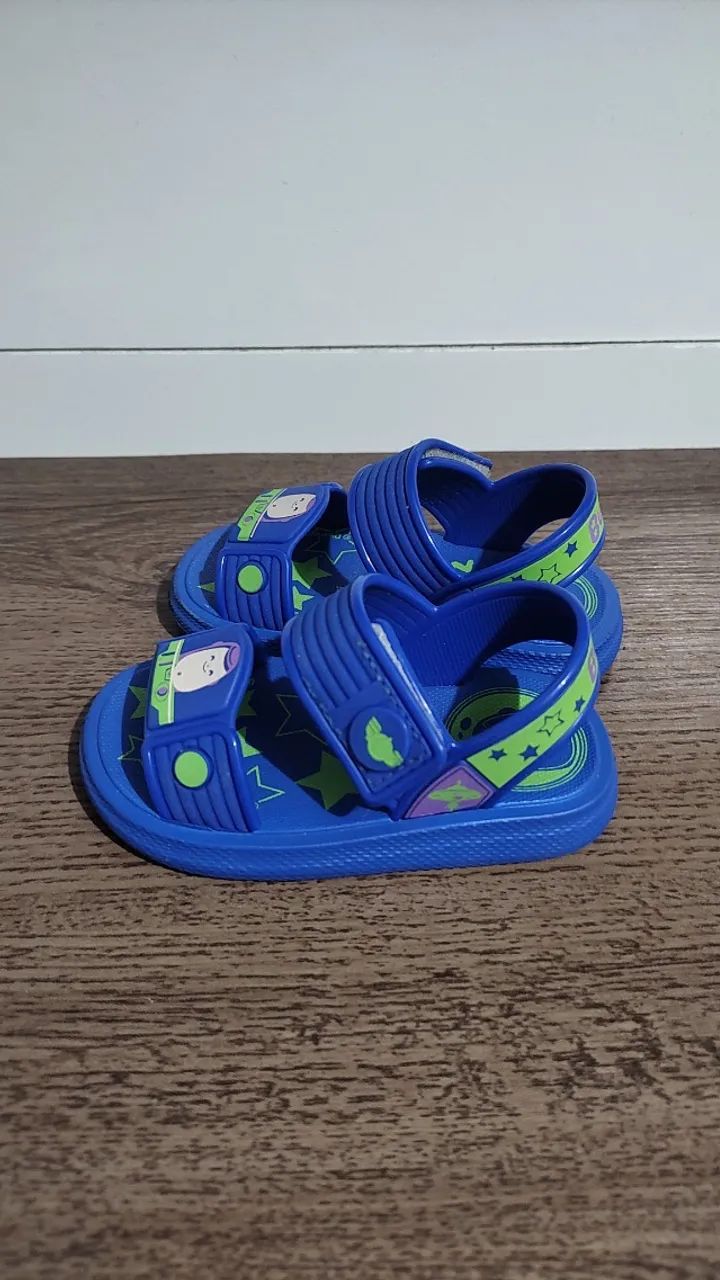 Sandália Grendene azul n°19 Buzz Lightyear com mochila  - Foto 3