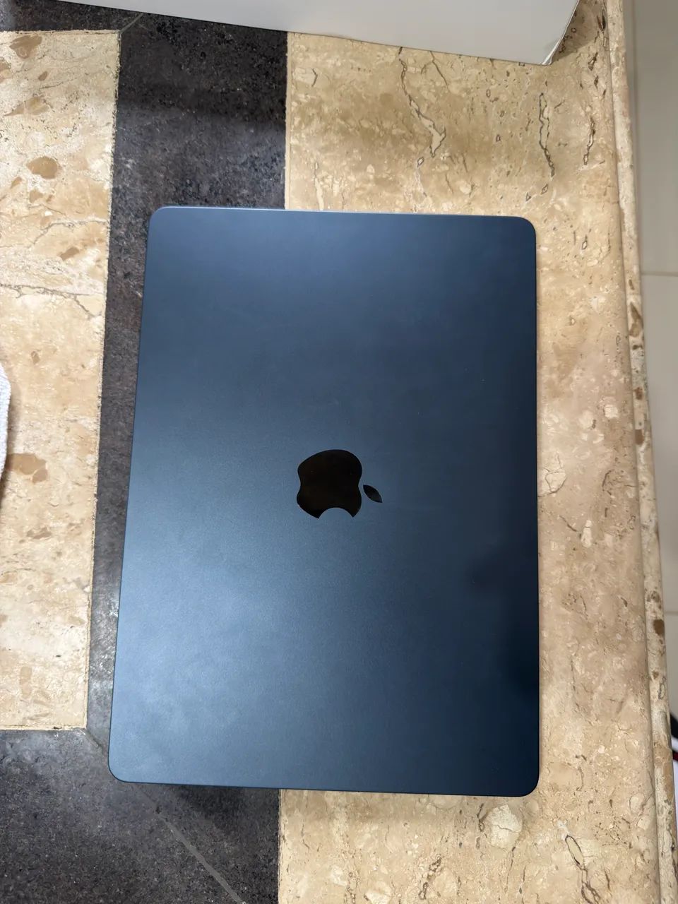 MacBook Air M2, 16GB de memória ram e 256GB de SSD. Seminovo, Garantia Apple.