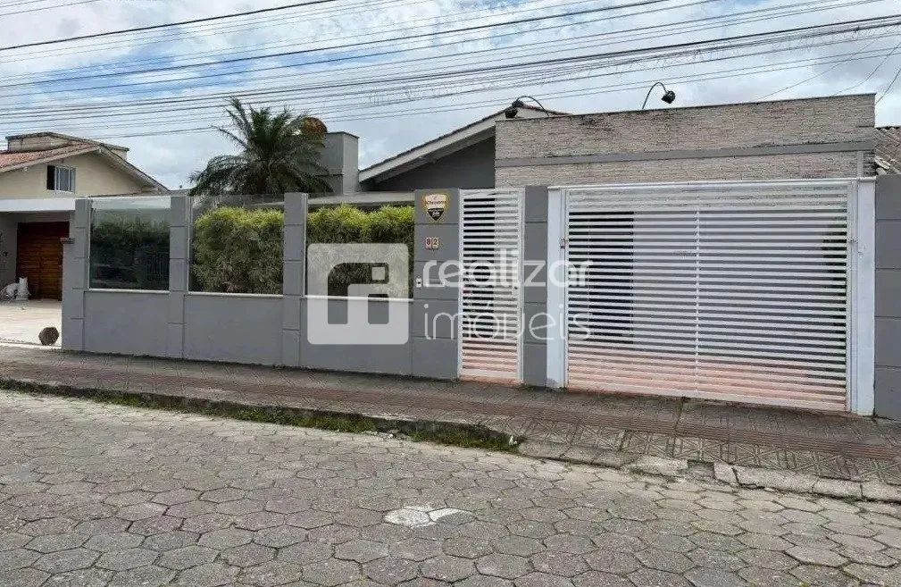 Casa de 4 quartos no bairro Santa Mônica - Florianoplois