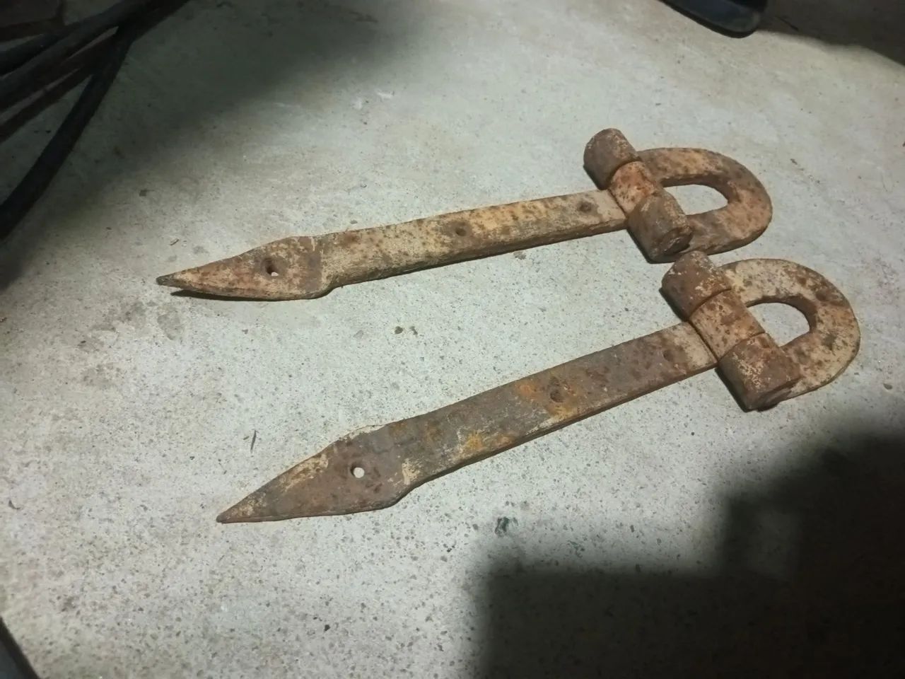 PAR DOBRADIÇAS FERRO MACIÇO ANTIGA 