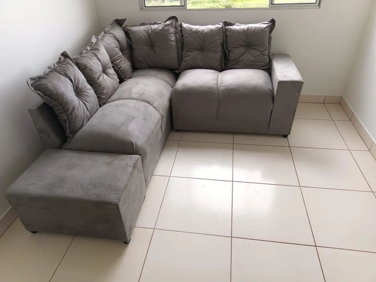 Sofá de canto com puff 750$ entrego  - Foto 2