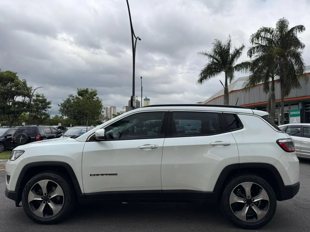 Jeep Compass Longitude 2.0 4X2 Flex 16V Aut. 2017 - Foto 4