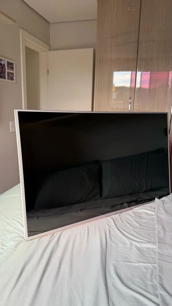 Vendo tv 49 polegadas  tem entrada para smart mais não é smart  - Foto 2