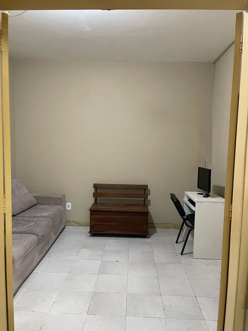 Aluga-se ou Vende-se Sala Comercial - Sobreloja no Centro de Petrópolis