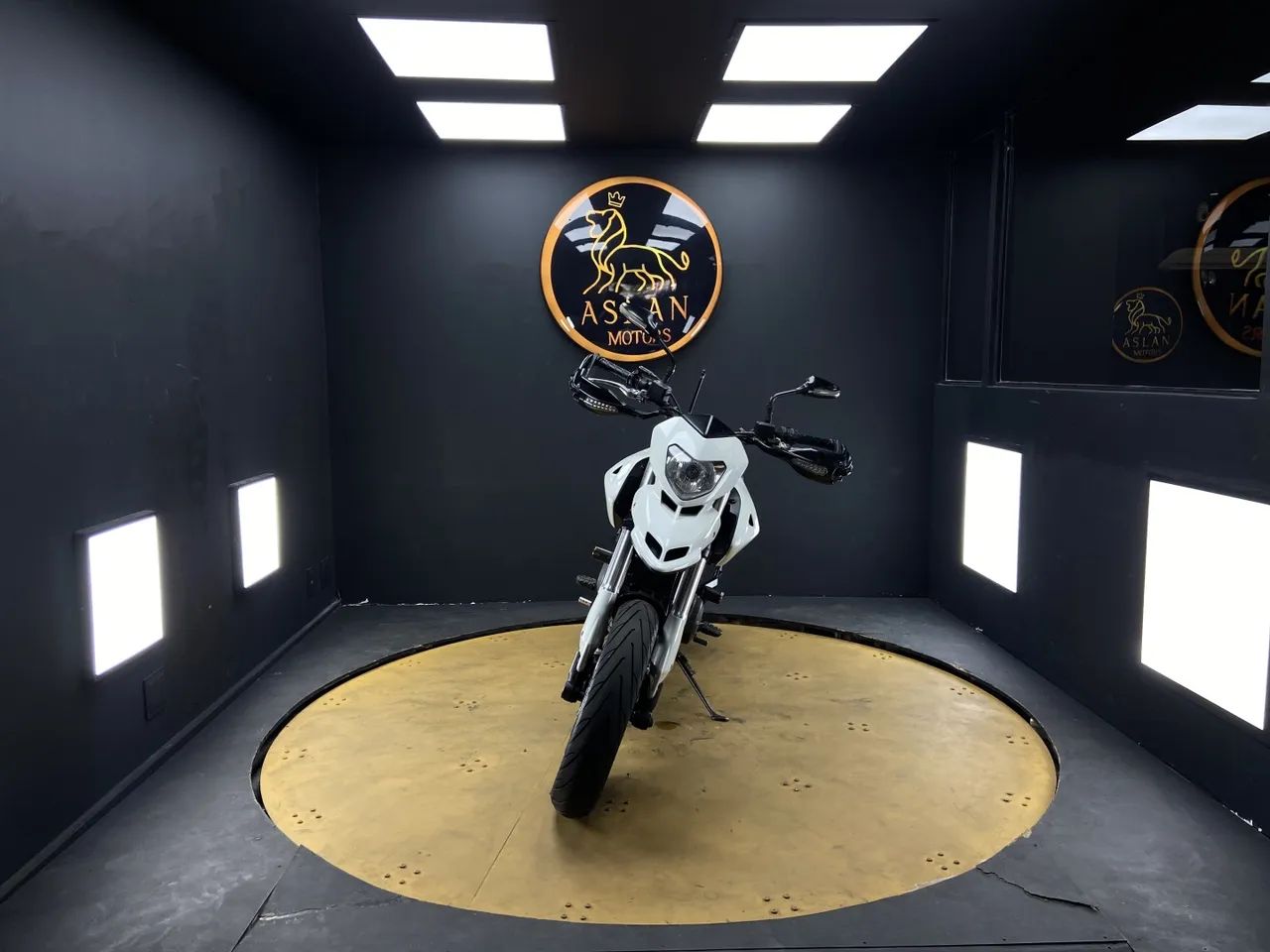 Ducati Hypermotard 796 2011 - Foto 4