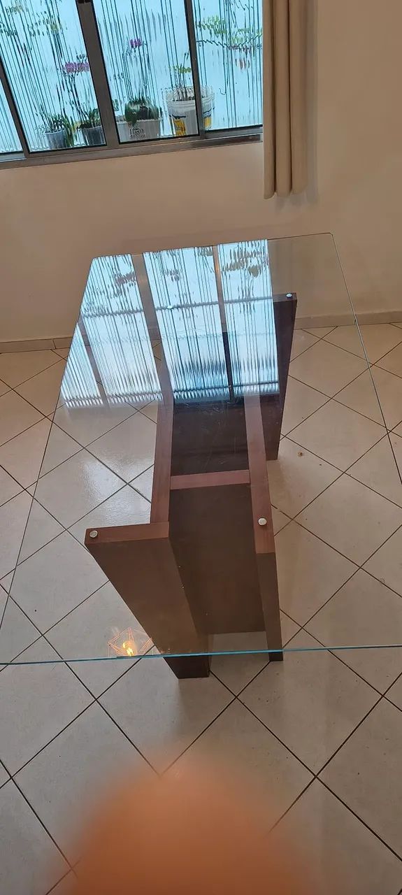 Mesa de jantar com tampo de vidro em ótimo estado. - Foto 2
