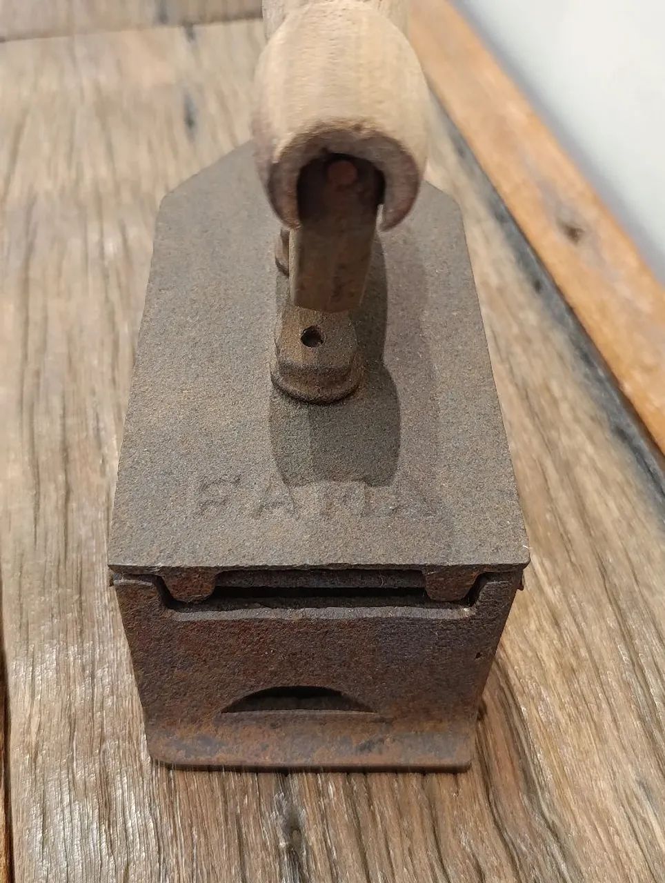 Ferro a brasa Fama antigo  - Foto 3