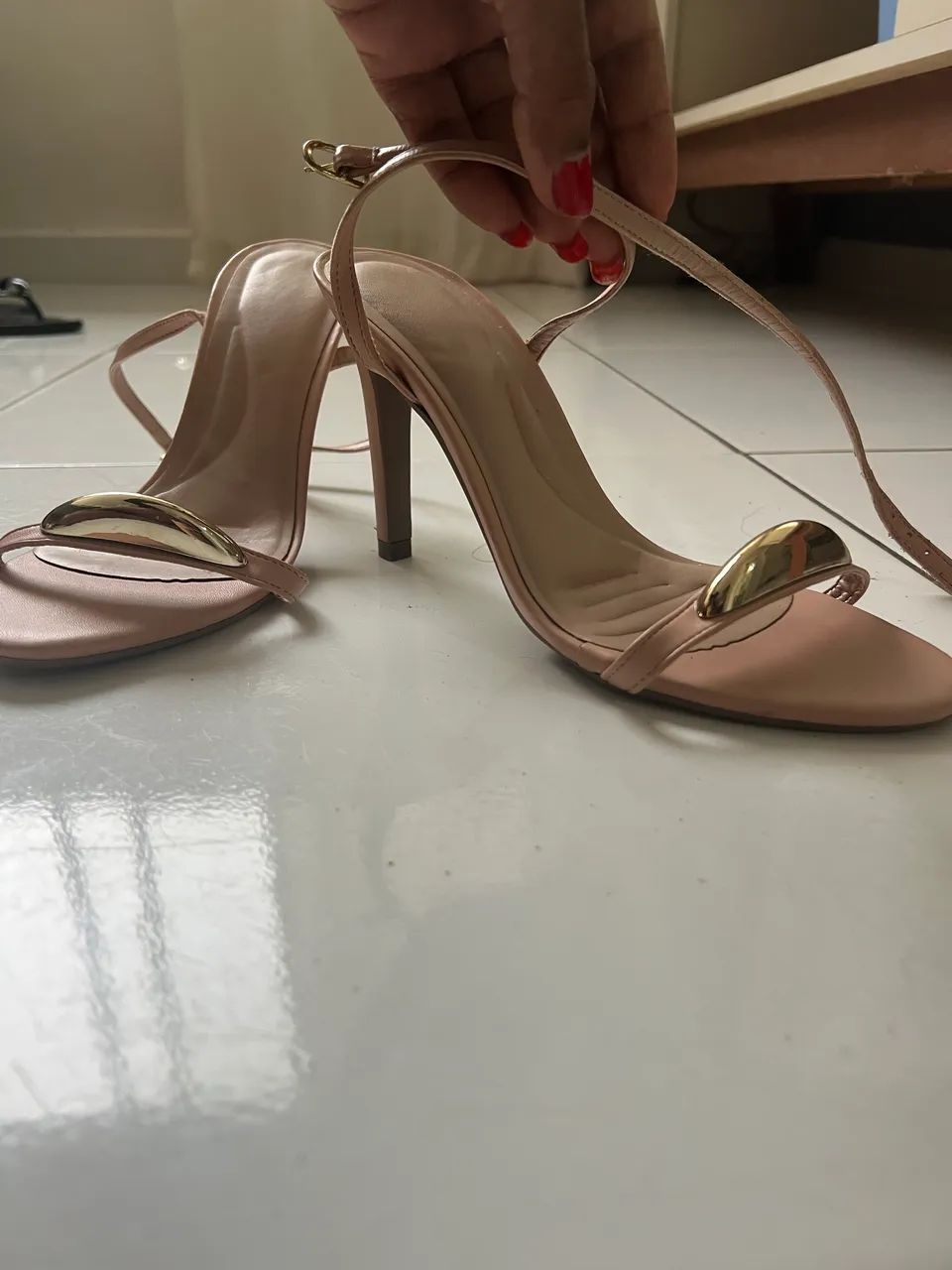 Sandália duas tiras com detalhe  - Foto 2