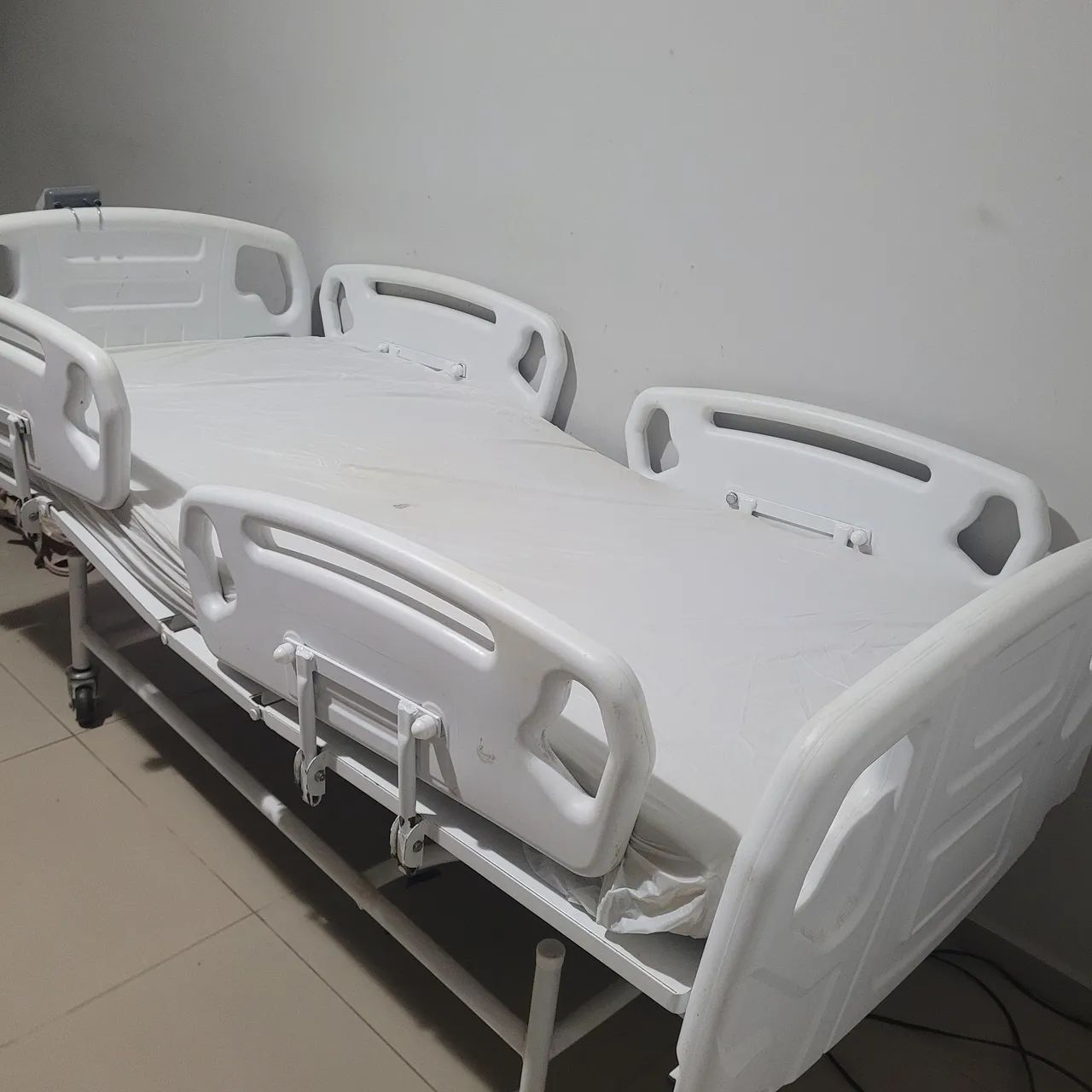 Cama Hospitalar Motorizada com Colchão Pneumático - Foto 2
