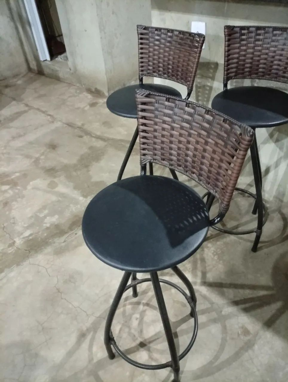 4 banquetas giratória com encosto de junco - Foto 2