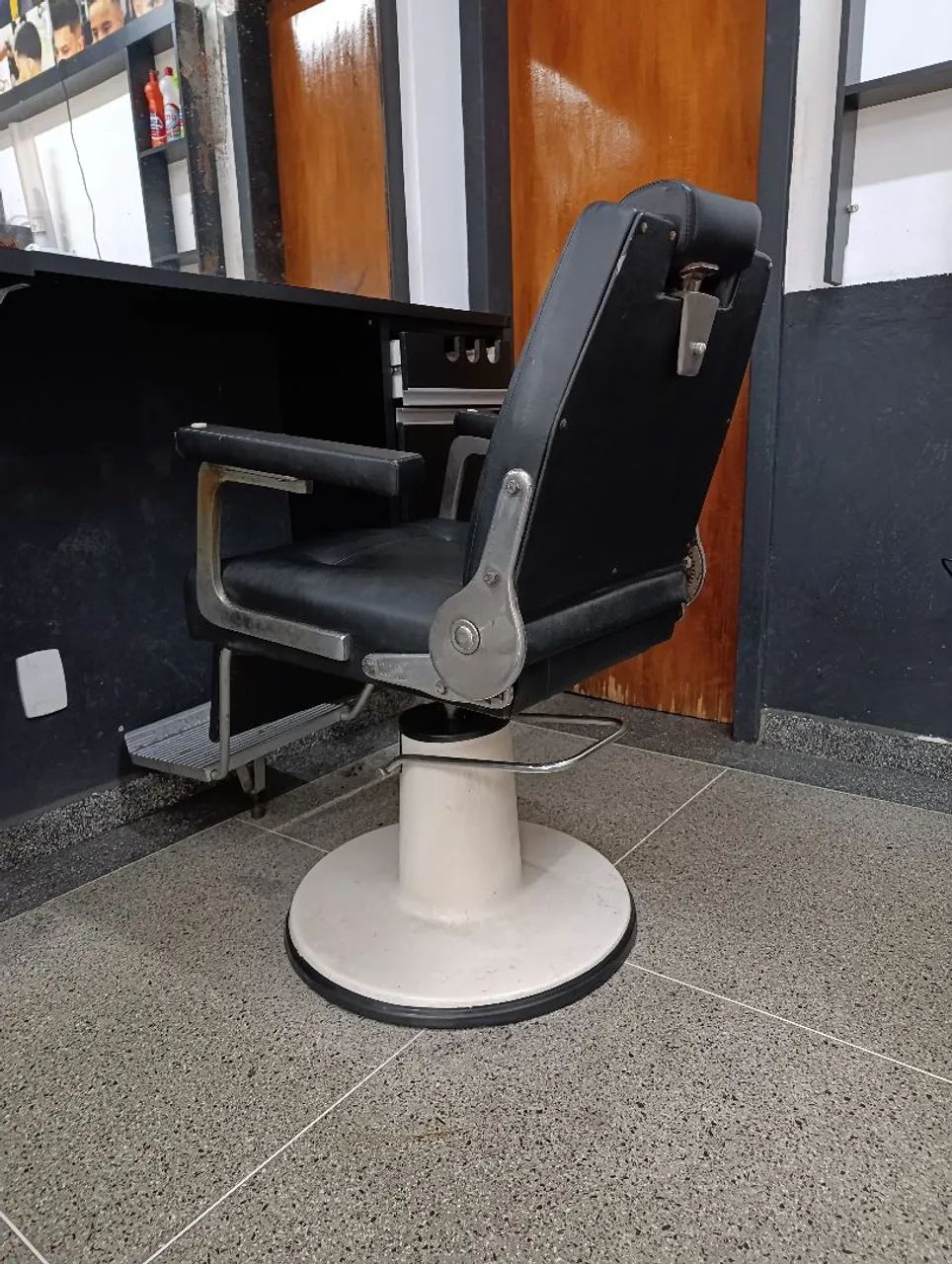 Cadeira de barbeiro profissional - marca ferrante  - Foto 3