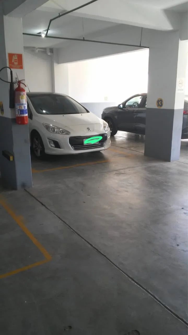 Alugo vaga de garagem perto do centro.