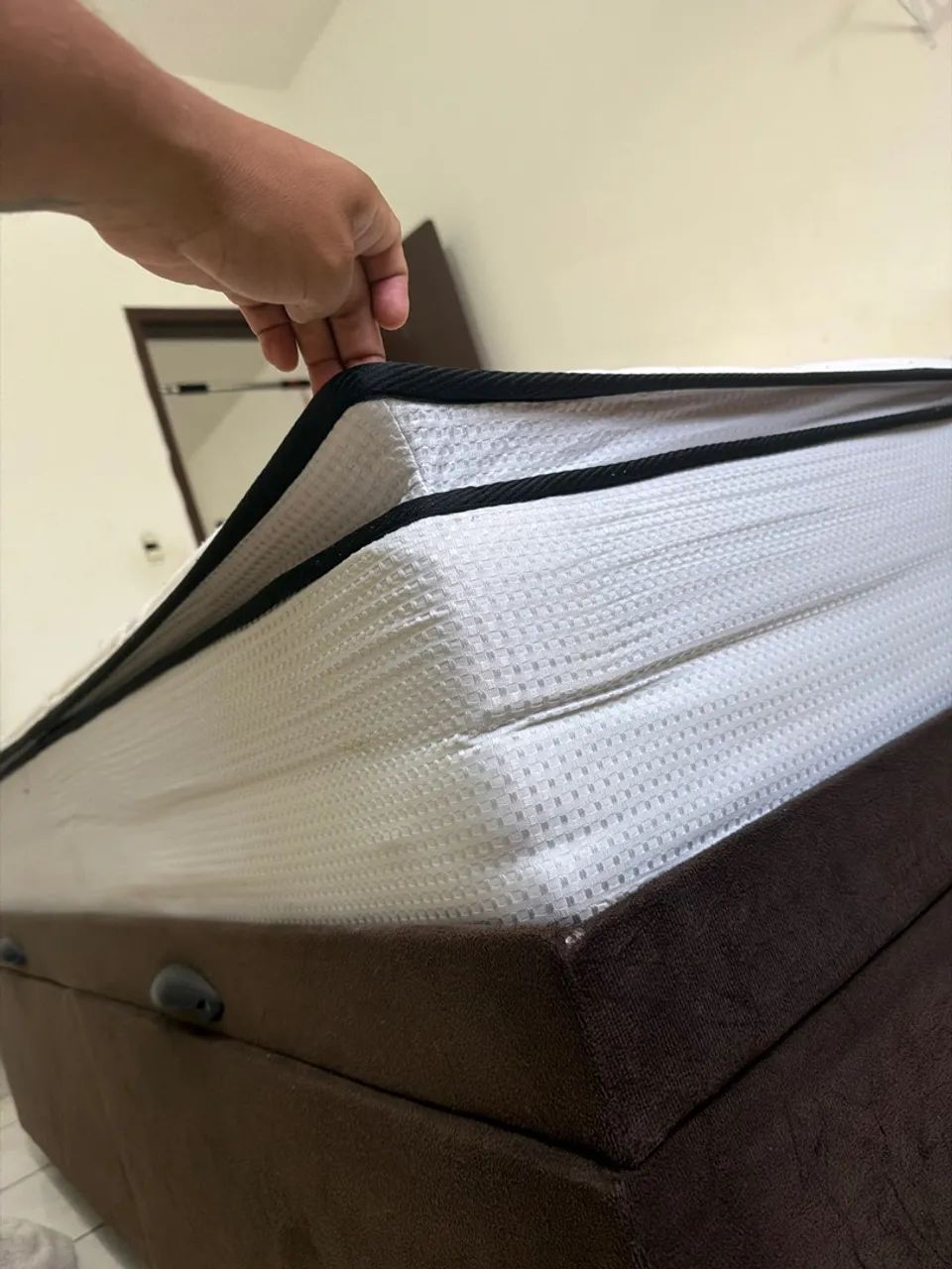 Cama QUEEN SIZE BAÚ ENORME E MUITO RESISTENTE - Foto 3