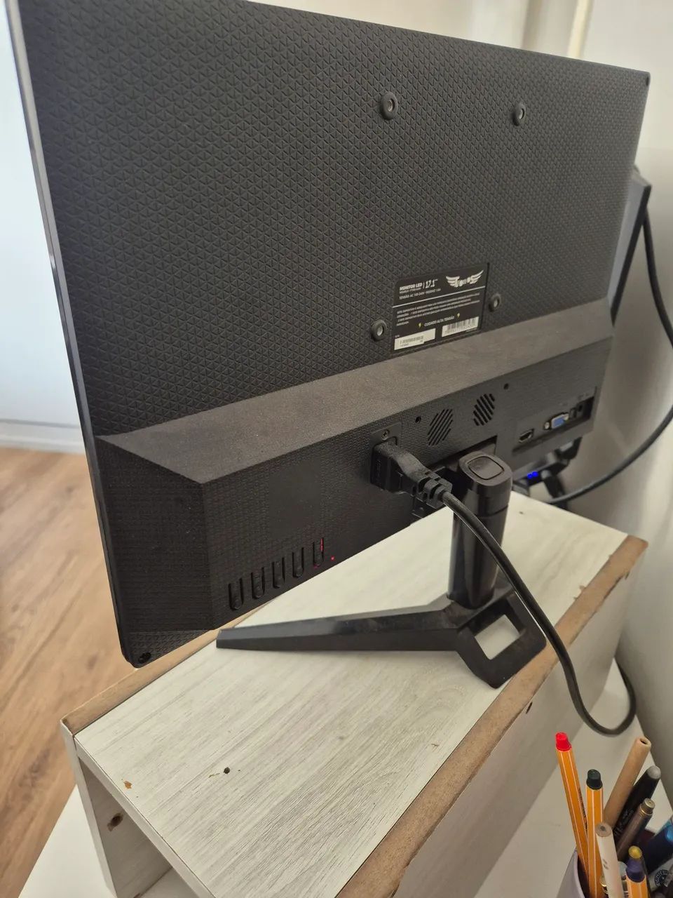 Monitor Tronos 17 Pol. LED HD, VGA, Preto - Foto 3
