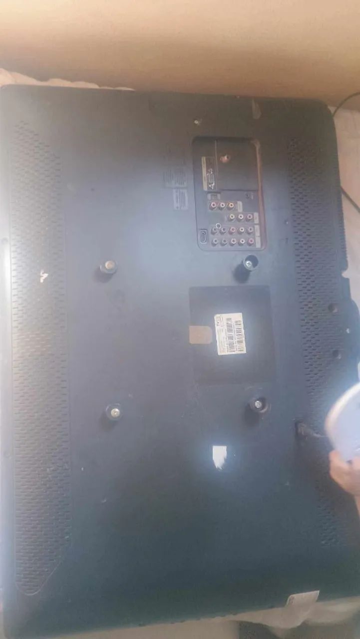 Tv Philips 32 polegadas não é smart, imagem ok, o som está com problema  - Foto 2