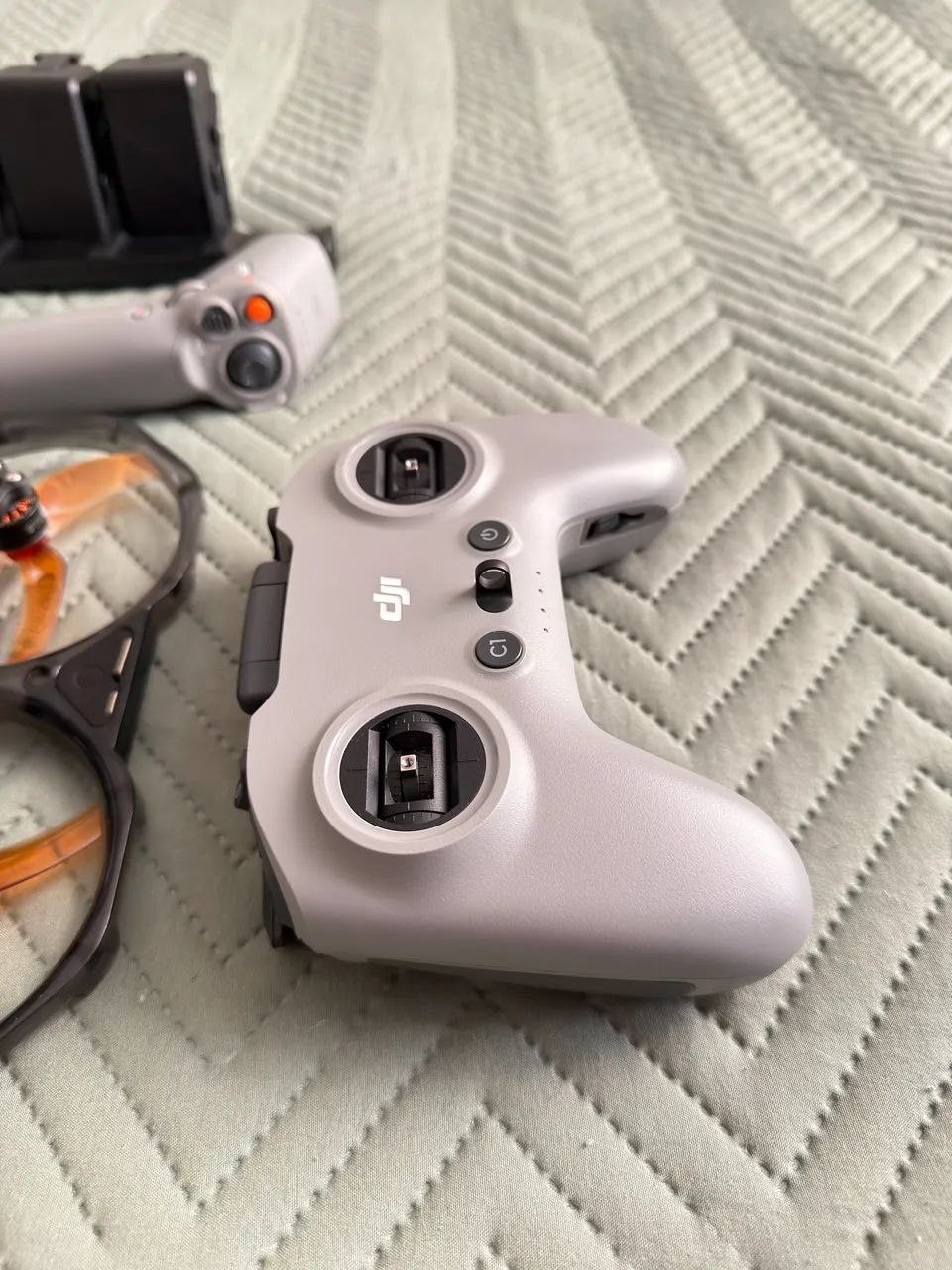 Drone DJI Avata 1 Axisflying 3.5? + 3 Baterias + 2 Controles - Foto 2