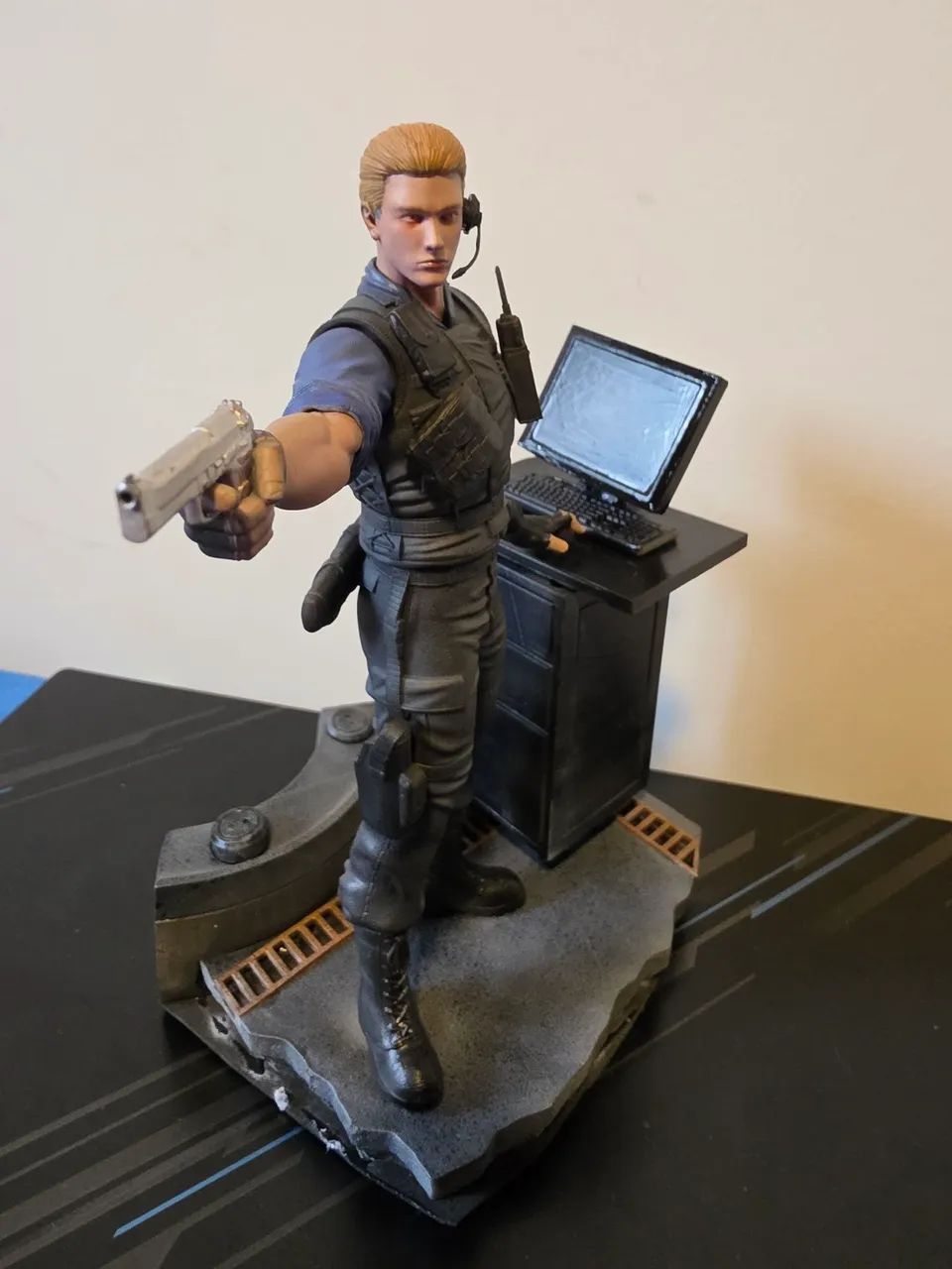 Albert wesker action figure 1/10 resident evil  boneco ação  - Foto 2