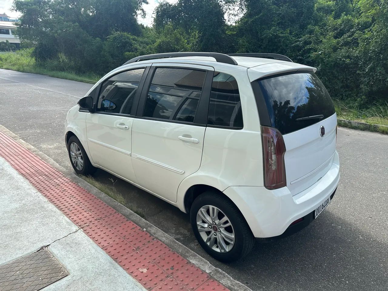 Fiat Idea Attractive 1.4 Fire Flex 8V 5P 2014 - Foto 2