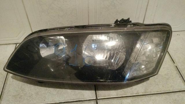Farol esquerdo Chevrolet Omega 2011